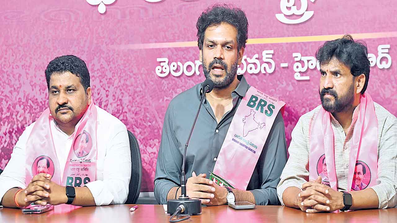 ఎంపీ అనిల్‌ బహిరంగ క్షమాపణ చెప్పాలి