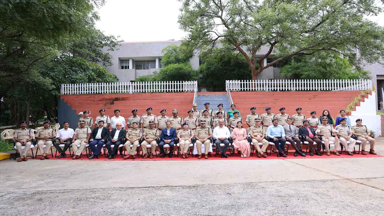 సెక్షన్లపై పట్టు సాధించాలి: డీజీపీ