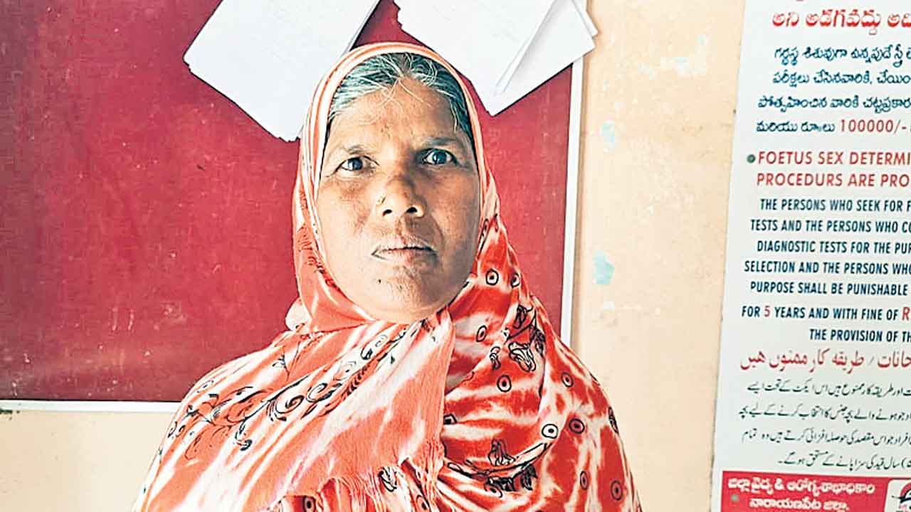 Makthal | డబ్బులిస్తవా.. పదవి తీసేయాలా?.. అమ్మ ఆదర్శ కమిటీపై కాంగ్రెస్‌ నేత ఒత్తిడి