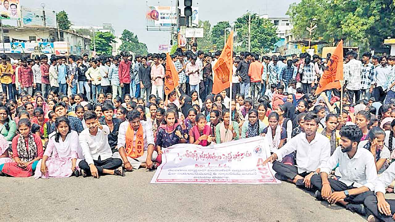 సీఎం సారూ.. ఈ ఆందోళనలెందుకు?