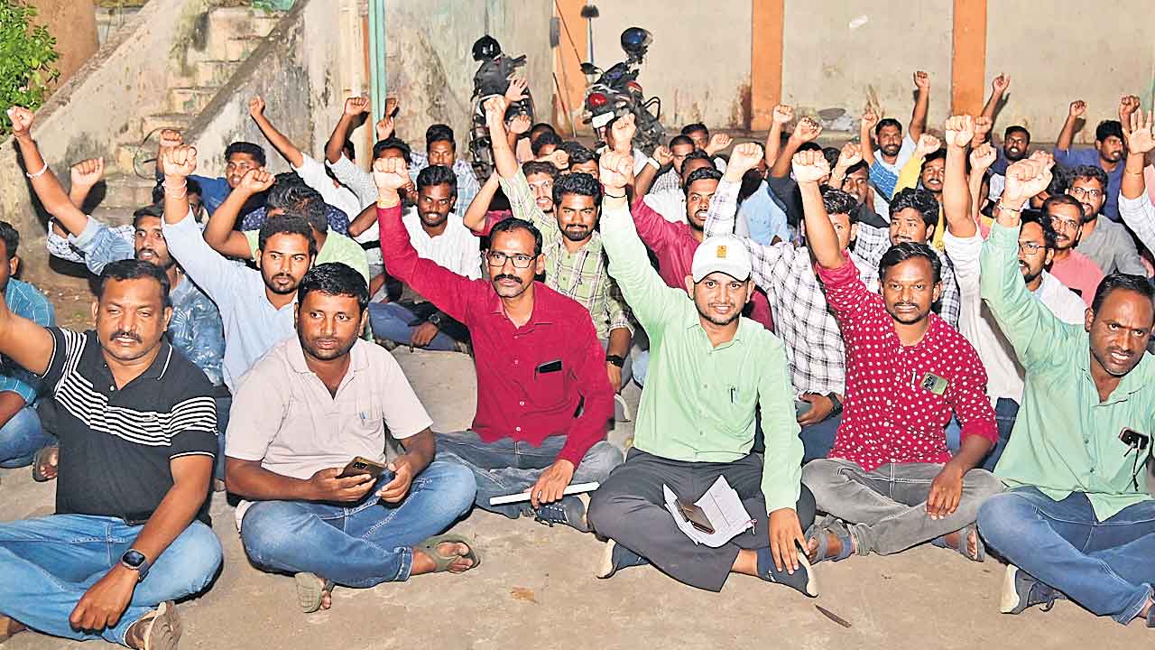 AEO | డిజిటల్‌ క్రాప్‌ సర్వే ఎఫెక్ట్‌.. 165 మంది ఏఈవోలు సస్పెండ్‌