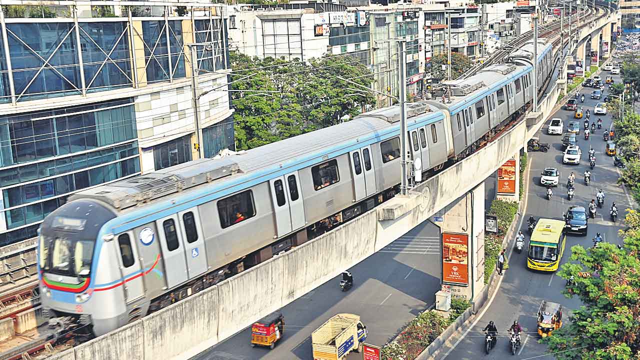 Hyderabad Metro | మెట్రో కోచ్‌లకు పైసల్లేవ్‌?.. పెట్టుబడికి మొగ్గు చూపని ఎల్‌అండ్‌టీ!