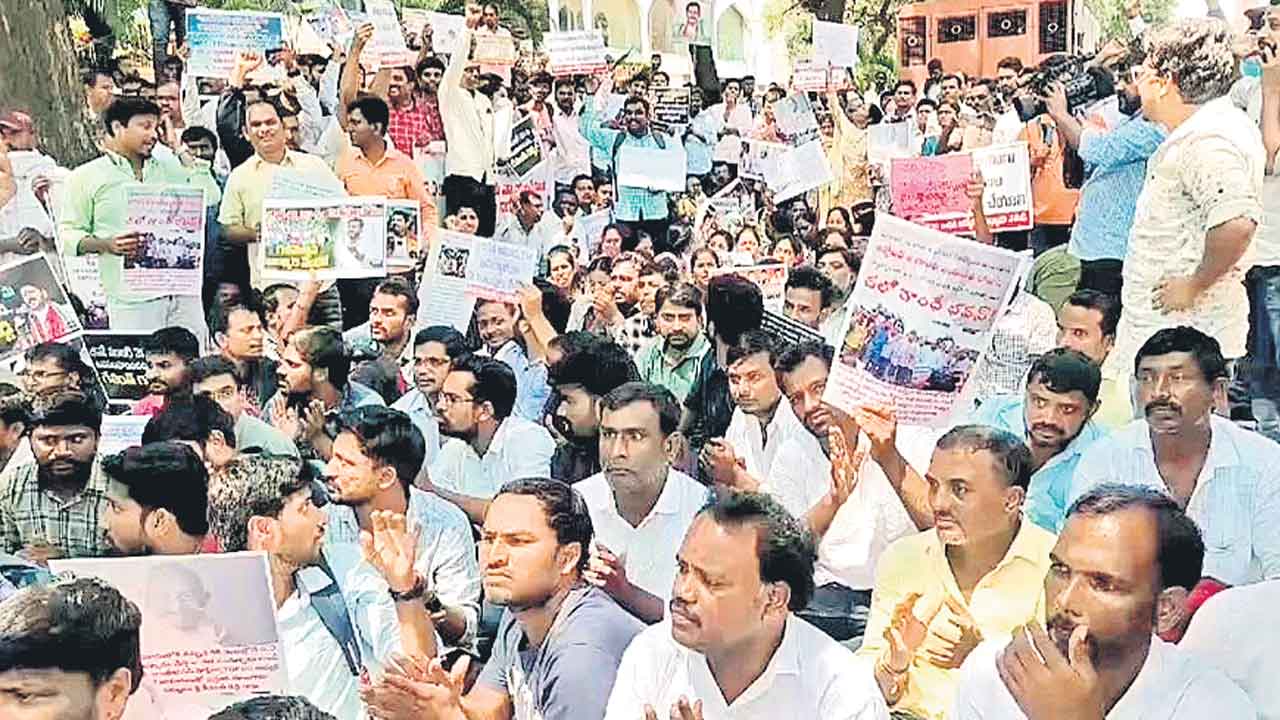 స్వరాష్ట్రంలో స్థానికులకు అన్యాయమా?