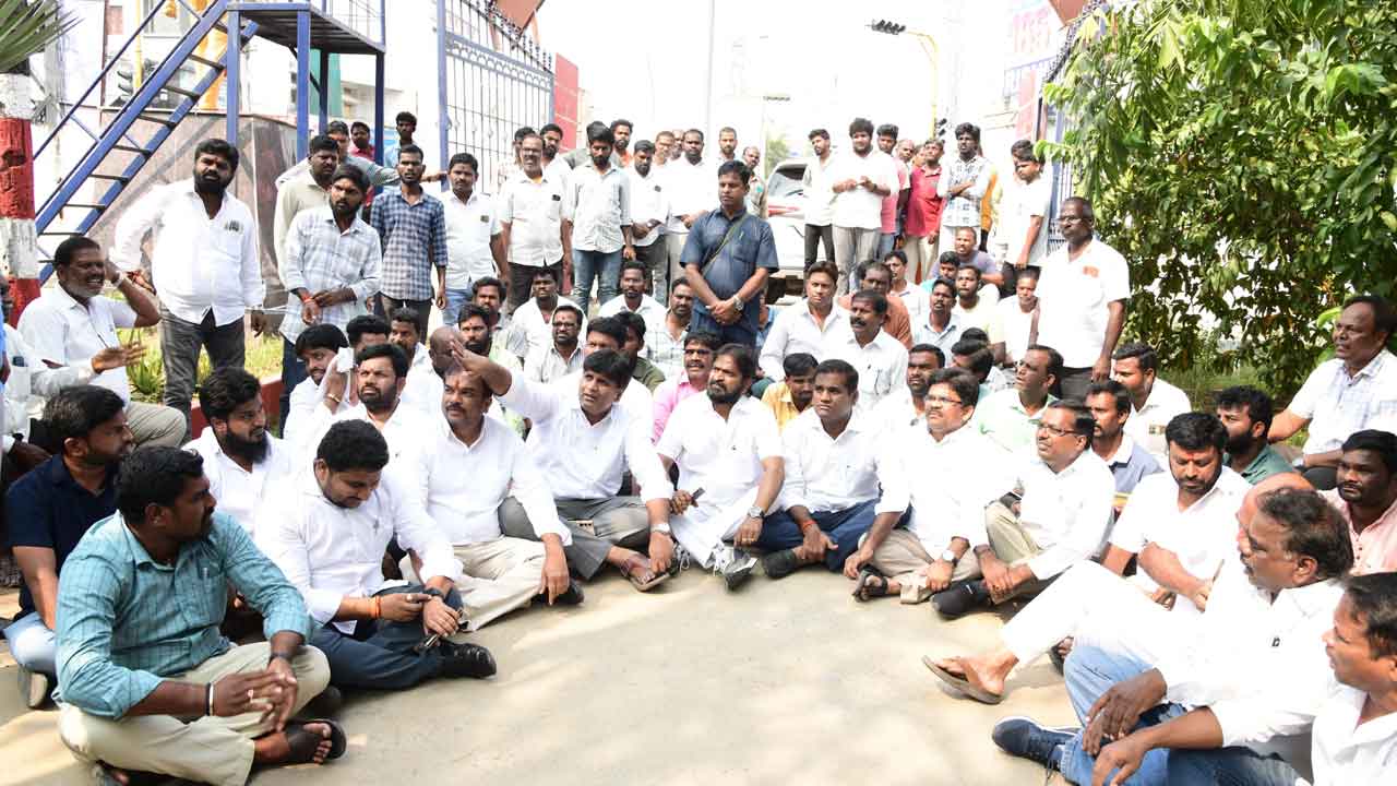 బీఆర్‌ఎస్‌ శ్రేణులపై అక్రమ కేసులు