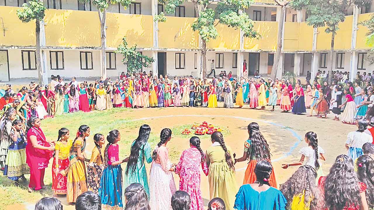 పూల పండుగోచ్చే..