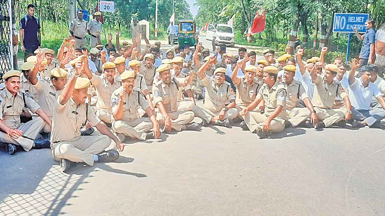 39 మంది కానిస్టేబుళ్లపై వేటు