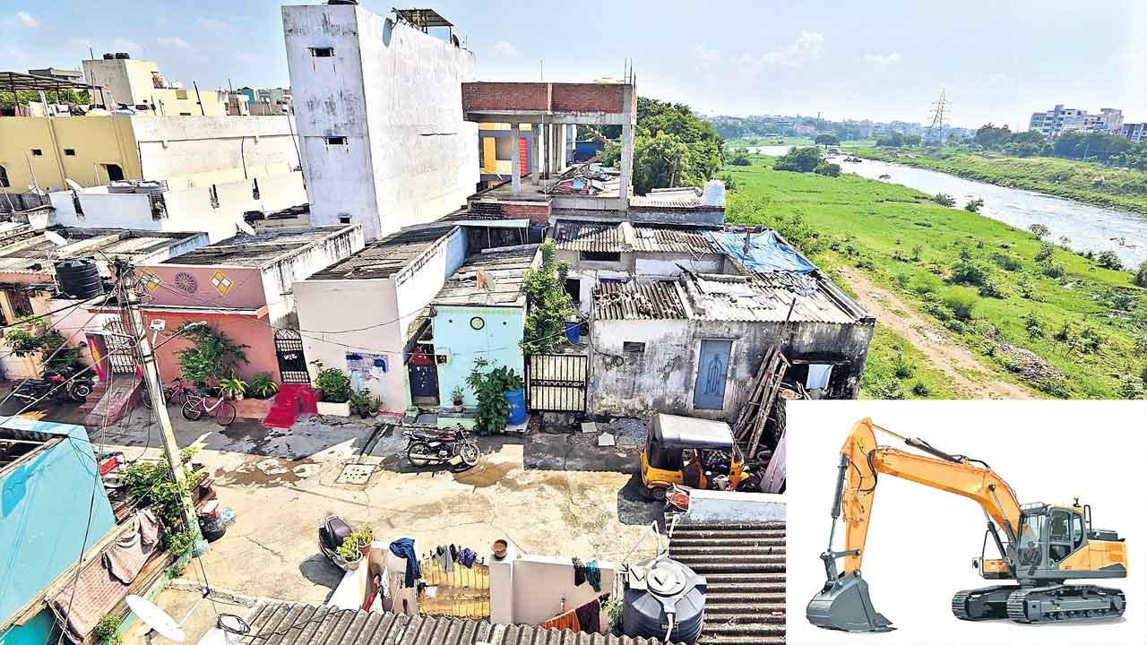 పేదల ఇండ్లపైకి బుల్డోజర్లు కూల్చివేతలకు రంగం సిద్ధం