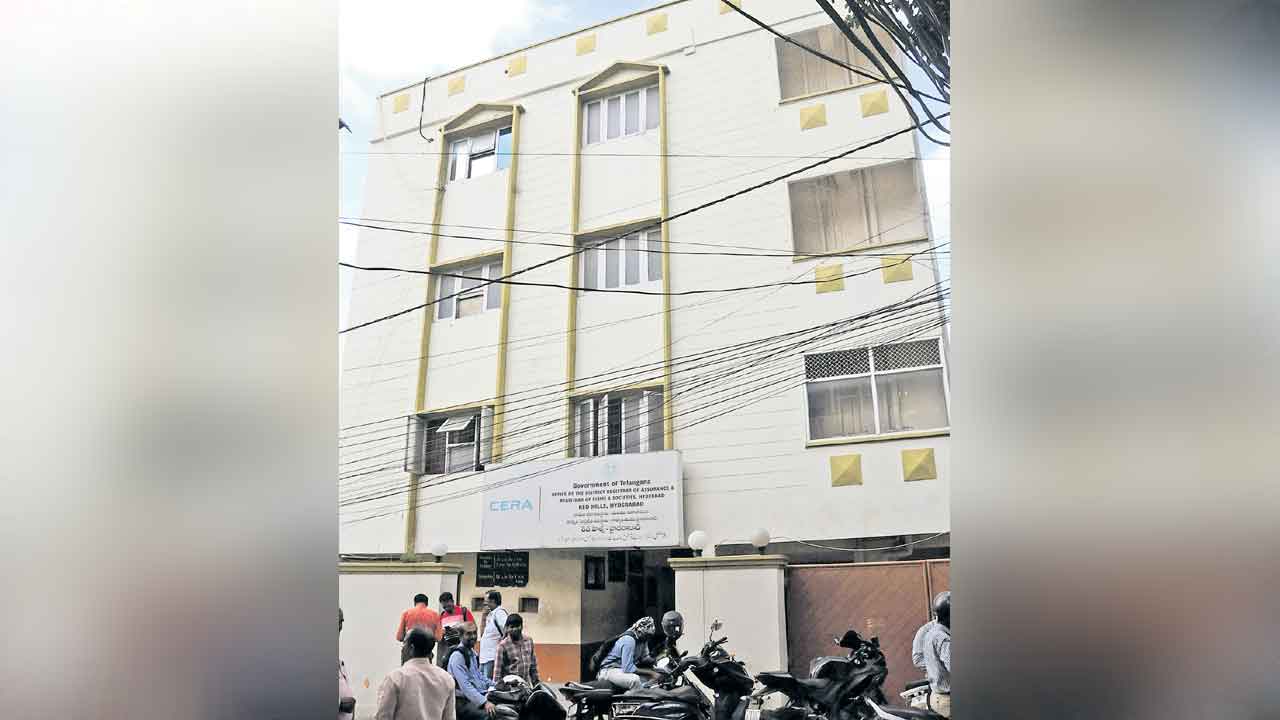 రిజిస్ట్రార్‌ ఆఫీసుకు కరెంట్‌ కట్‌