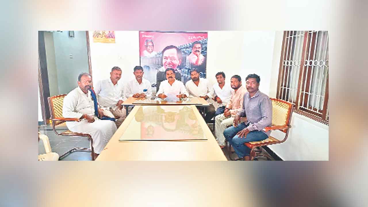 రైతులపై కక్ష సాధింపెందుకు?