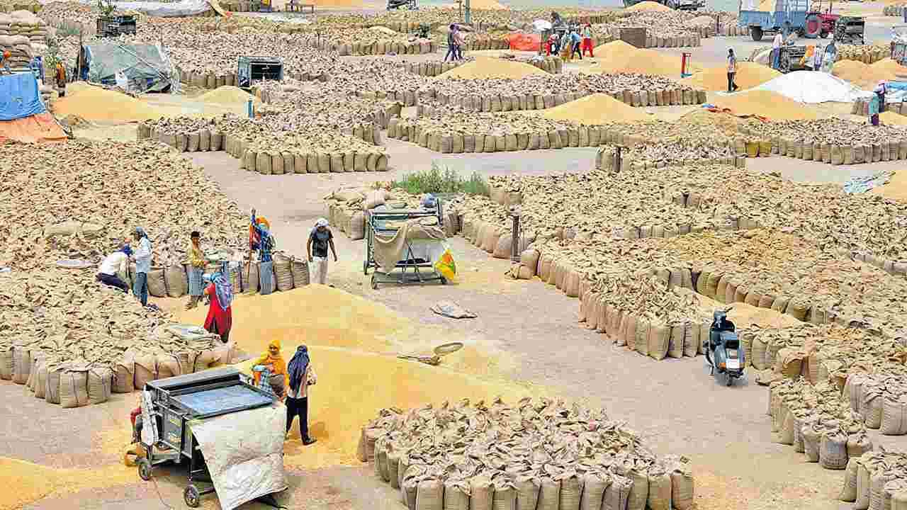 బిడ్డర్లతో అధికారుల మిలాఖత్‌?