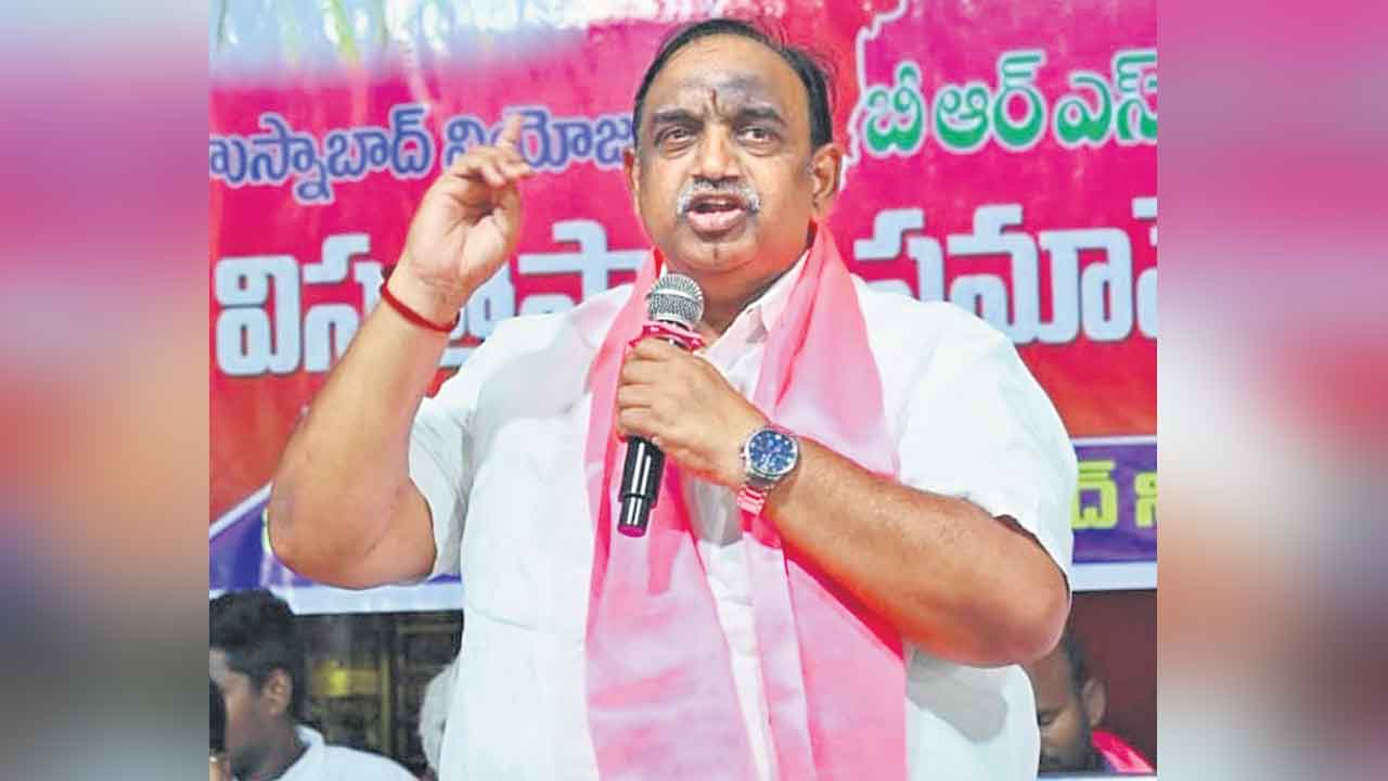 వరి కోతలు మొదలైనా సెంటర్లు ప్రారంభించరా