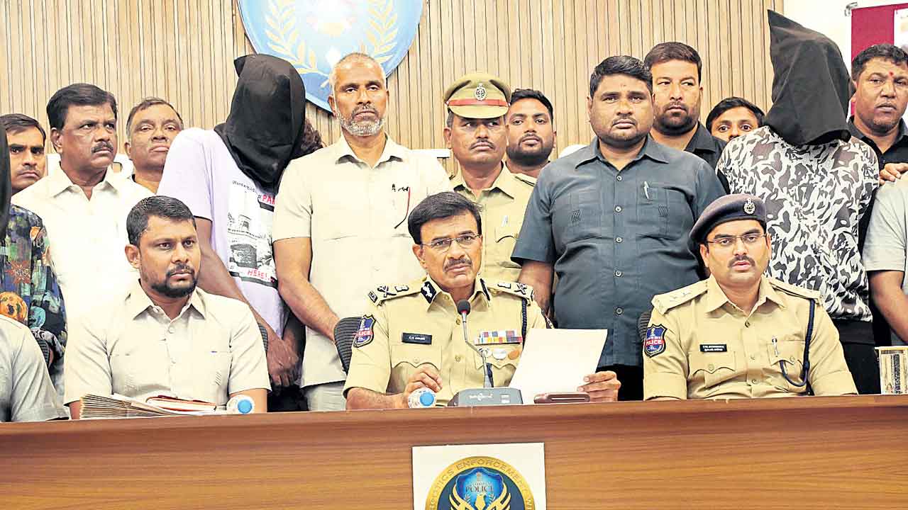 CV Anand | డెడ్ డ్రాప్లో డ్రగ్ సైప్లె.. పట్టుబడిన అంతర్జాతీయ, అంతర్రాష్ట్ర స్మగ్లర్లు: సీవీ ఆనంద్