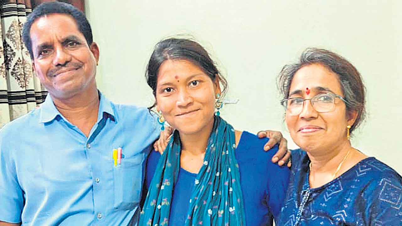 Success Story | ఇటుకబట్టి నుంచి టీచరమ్మ దాక.. ఓ పేదింటి బతుకమ్మ గెలపు కథ