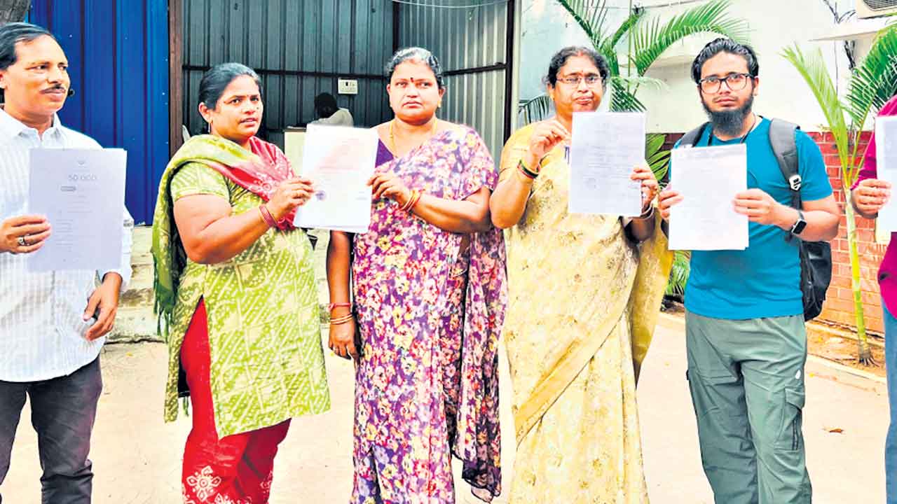 కేపీహెచ్‌బీ కాలనీలో డబుల్‌ బెడ్రూం మోసం