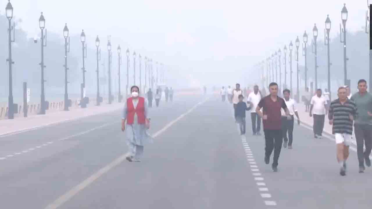 Air Pollution | క్షీణించిన గాలి నాణ్యత.. శ్వాస తీసుకోవడంలో ఇబ్బందులు ఎదుర్కొంటున్న స్థానికులు