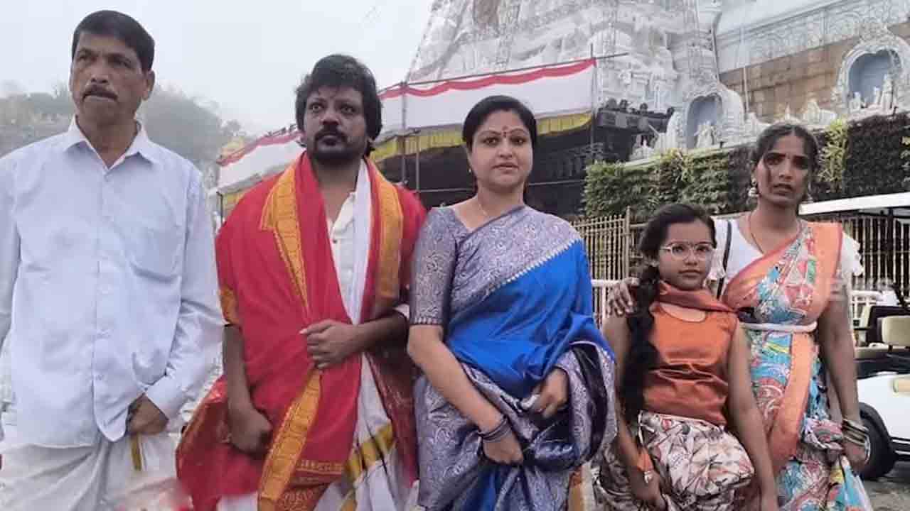 Actress Raasi | తిరుమలలో శ్రీవారిని దర్శించుకున్న సినీనటి రాశి
