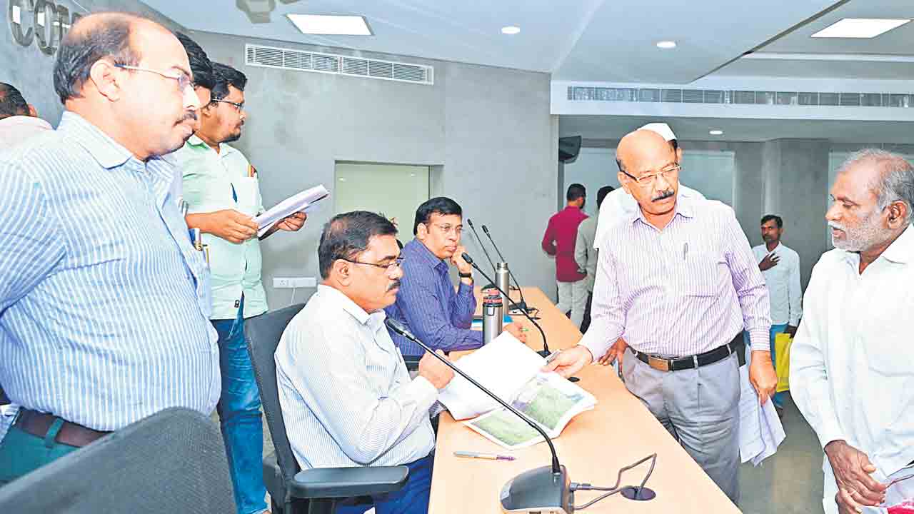 బాధితులకు న్యాయం చేయాలి