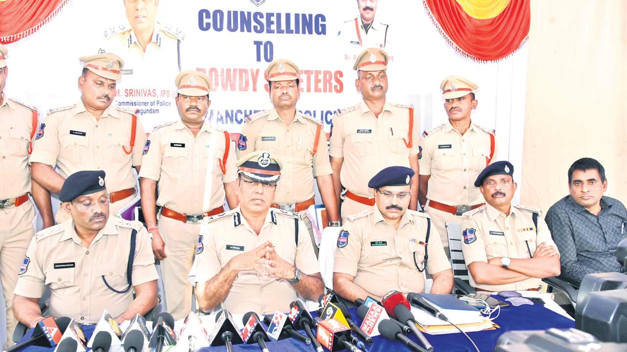 రౌడీలు పద్ధతి మార్చుకోకుంటే పీడీయాక్టే