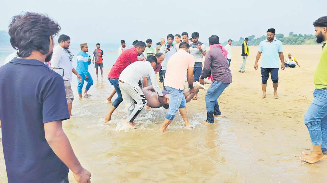 ప్రాణం తీసిన ఈత సరదా