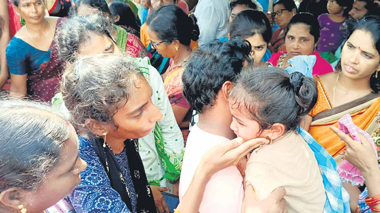 అమ్మ కావాలి..!