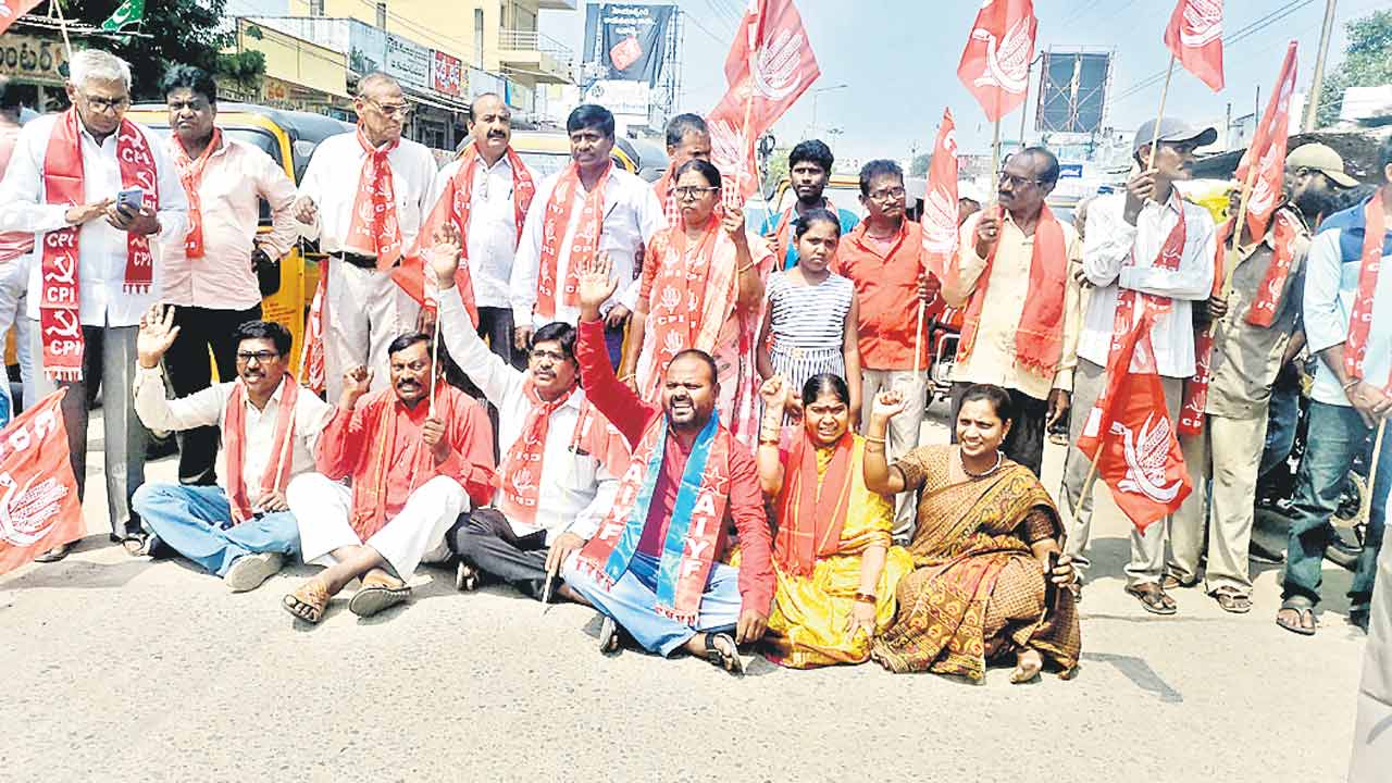 నిత్యావసరాల ధరలు తగ్గించాలి