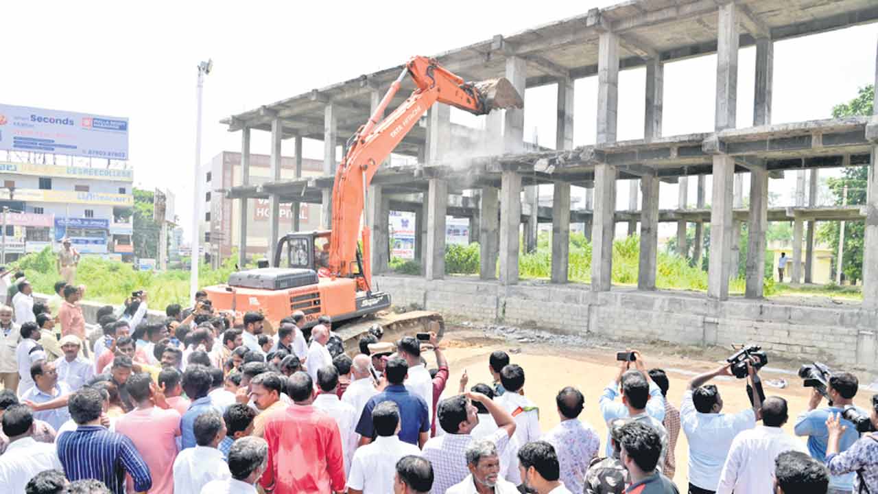 కూల్చివేత ఎందుకో..!?