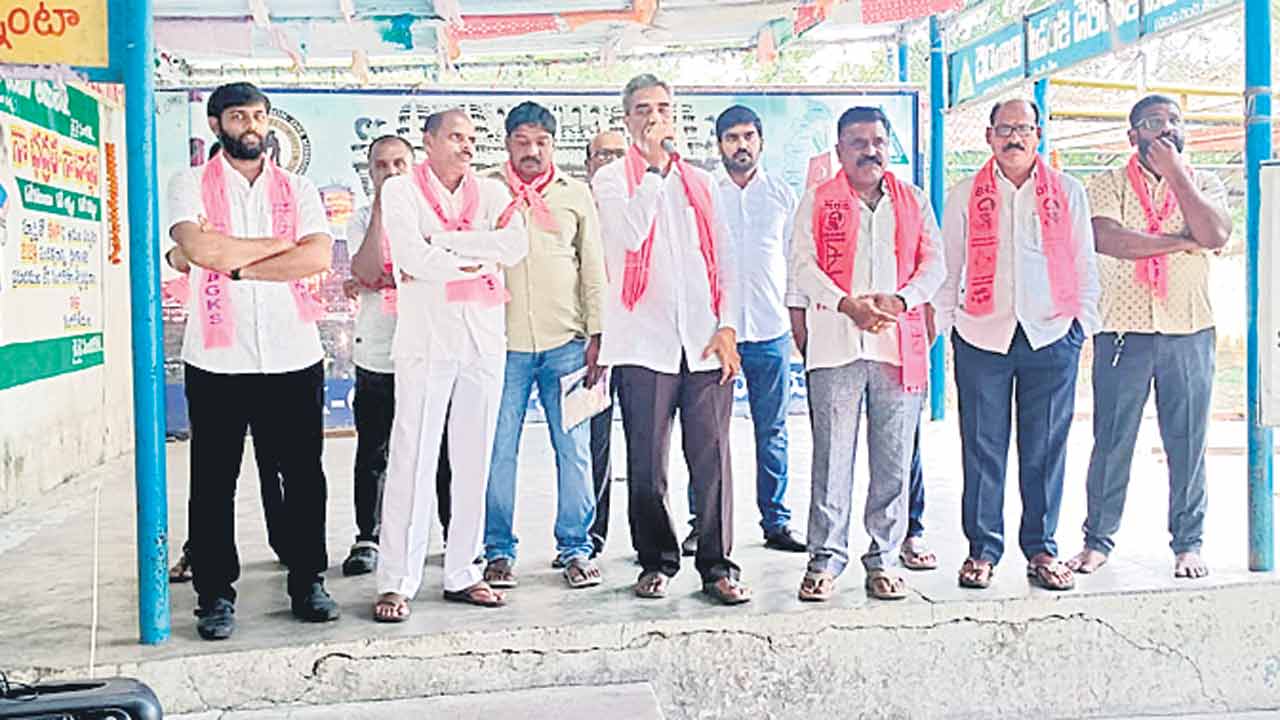 కార్మికులకు అన్యాయం చేస్తారా?