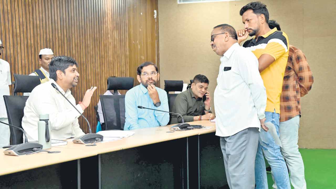 సమస్యలు పరిష్కరిస్తాం