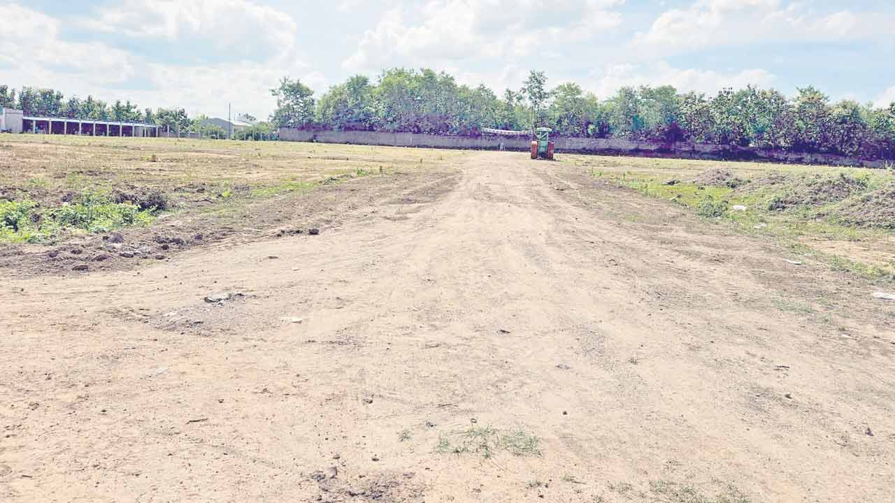 ప్రభుత్వ భూమి ఉన్నట్లా? లేనట్లా?