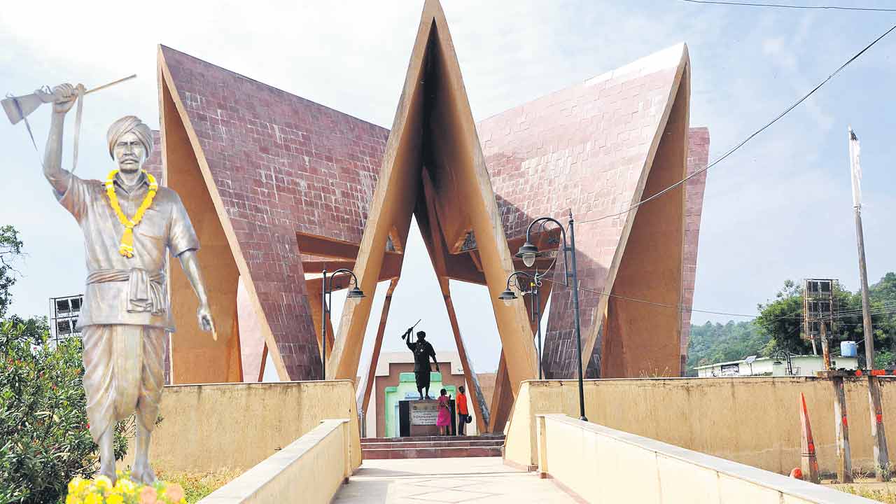 Komaram Bheem | గోండు బెబ్బులి కుమ్రం భీం.. నిజాం సర్కారుపై తిరగబడ్డ అడవి బిడ్డ