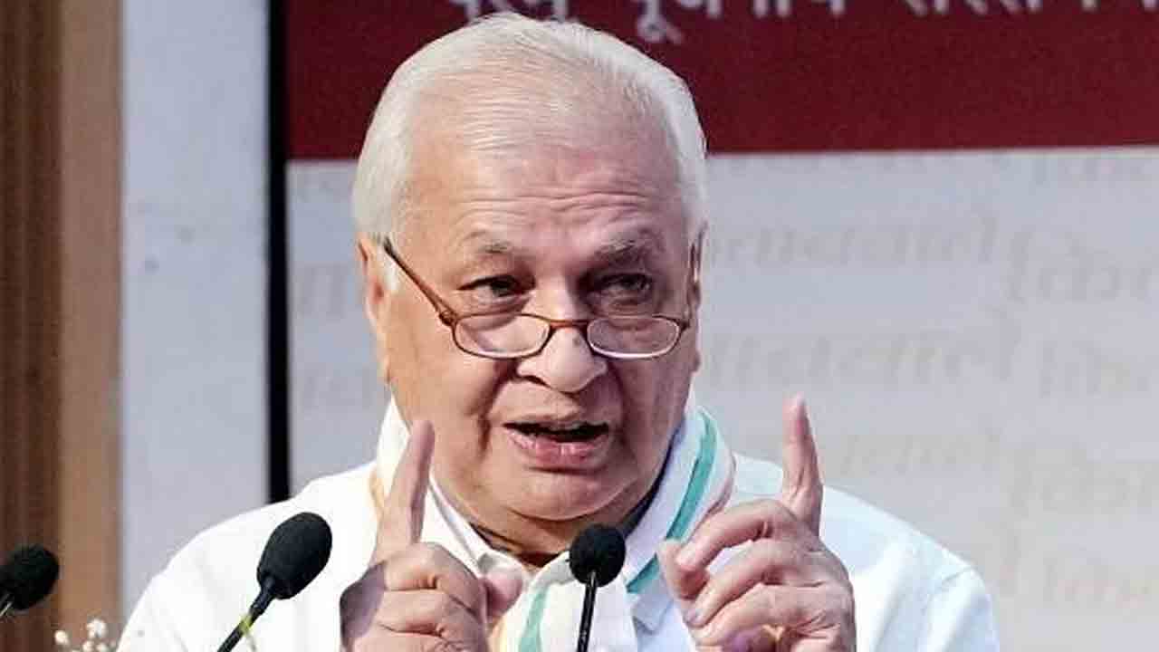 కేరళ గవర్నర్‌, సీపీఎం మధ్య మాటల యుద్ధం