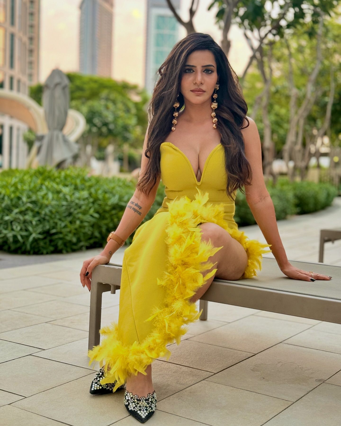 Ashu Reddy (19)