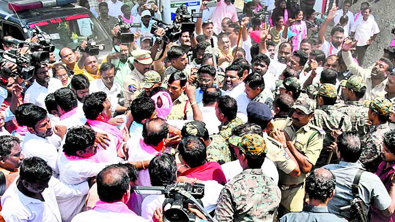 కాంగ్రెస్‌ గూండాల ధౌర్జన్యం