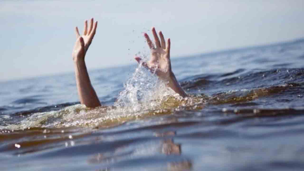 జలపాతంలో మునిగి బీటెక్‌ విద్యార్థి మృతి