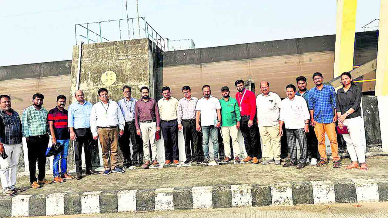 అన్నారం బరాజ్‌ను సందర్శించిన బ్యాంకర్ల బృందం