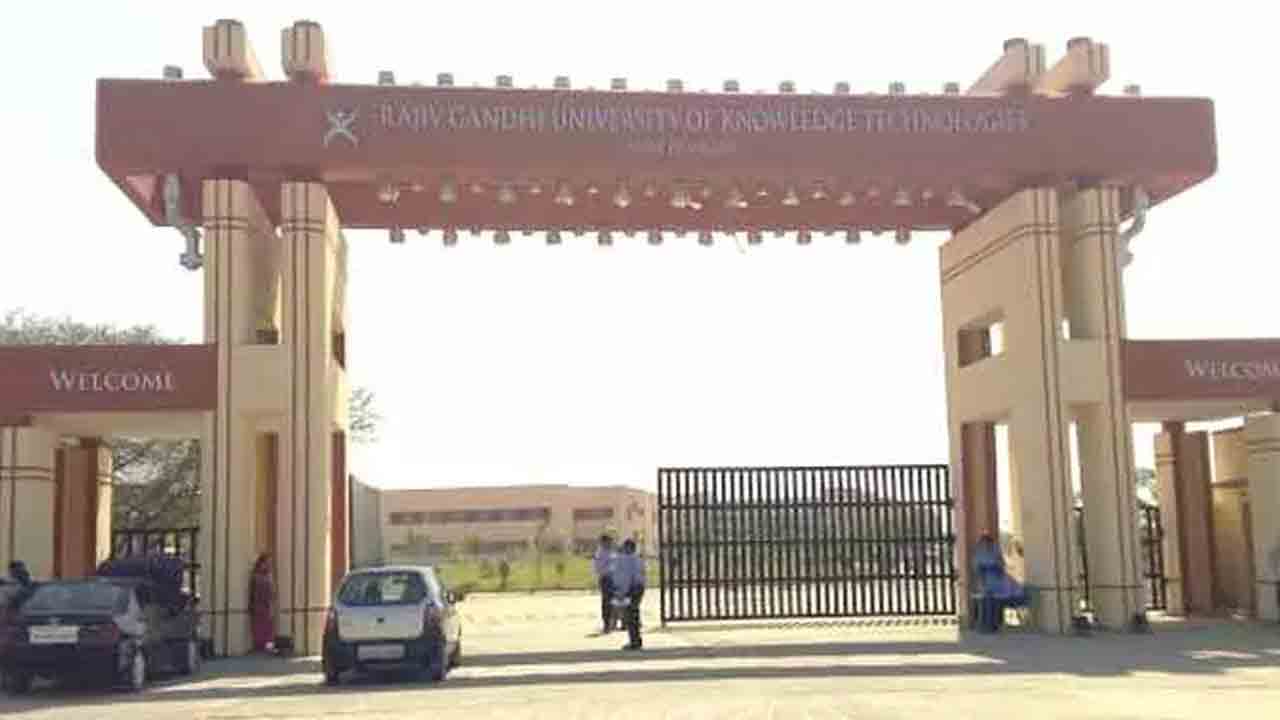 బాసర ట్రిపుల్‌ ఐటీకి హైకోర్టు నోటీసులు