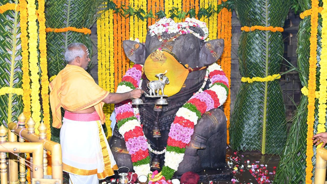 Srisailam Temple | శ్రీశైలంలో ఘనంగా త్రయోదశి పూజలు.. కుమారస్వామికి విశేషార్చనలు