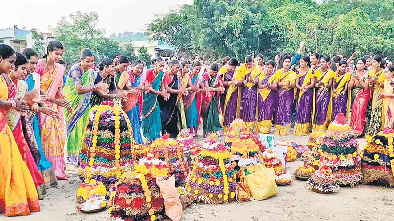 బతుకమ్మ సంబురం