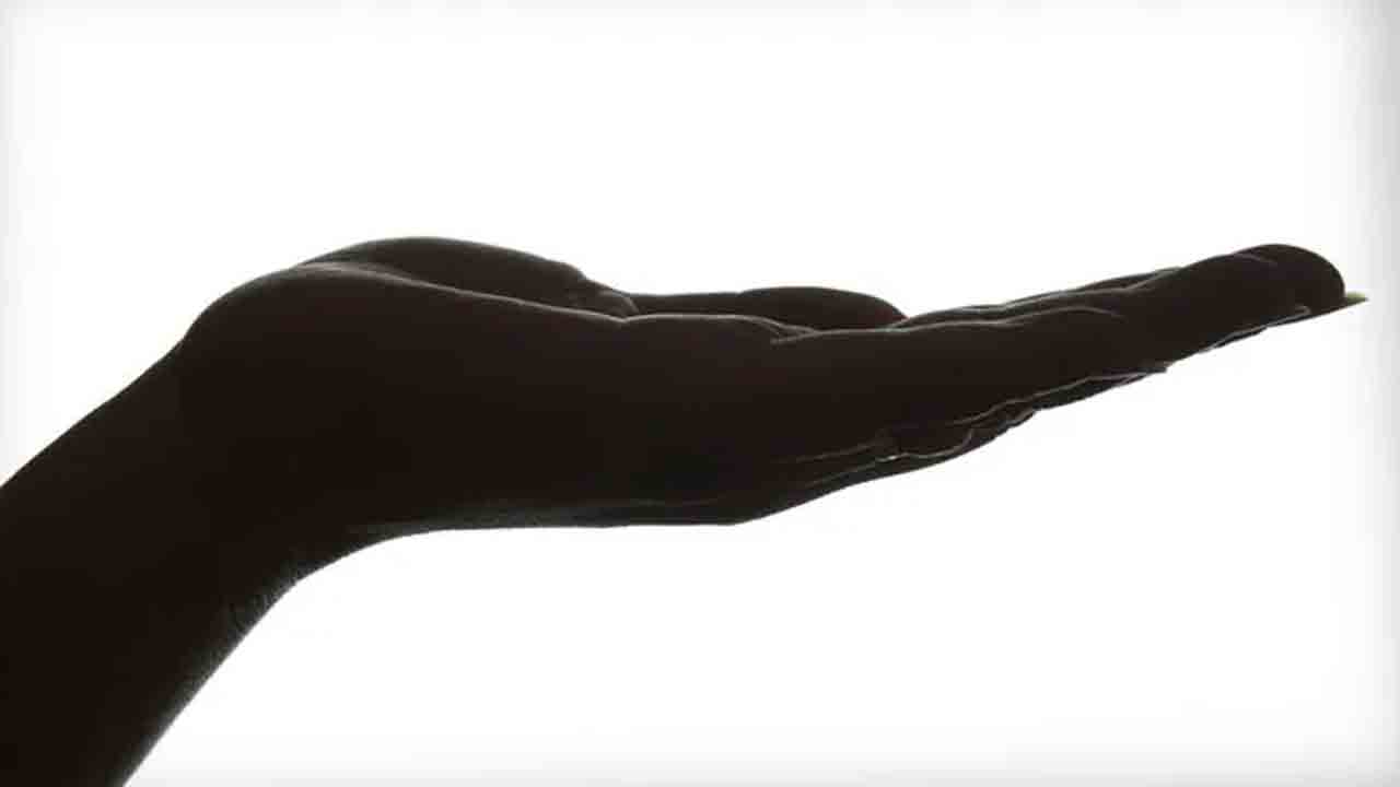 beggers | పగలు రోడ్లపై అడుక్కుని, రాత్రుళ్లు హోటల్స్‌లో బస.. 22 మందిని వారి రాష్ట్రానికి పంపివేత