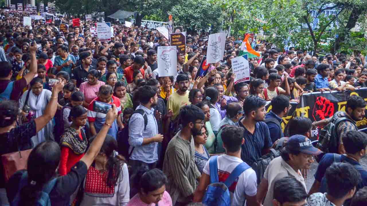 Bengal doctors | మళ్లీ నిరసన బాట పట్టిన బెంగాల్ వైద్యులు.. భద్రత కల్పించాలంటూ ప్రభుత్వానికి డిమాండ్