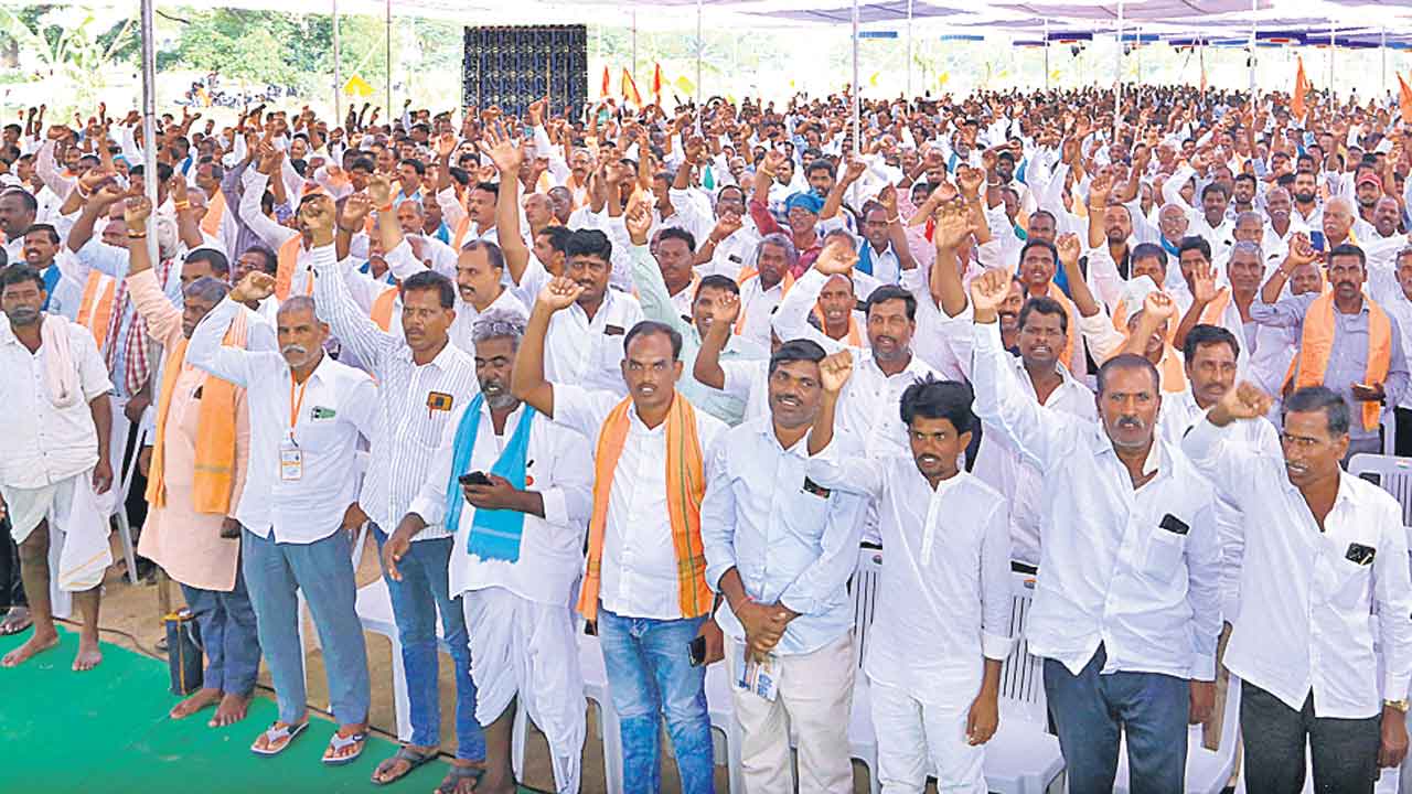 రుణమాఫీ సంపూర్ణంగా అమలు చేయాలి