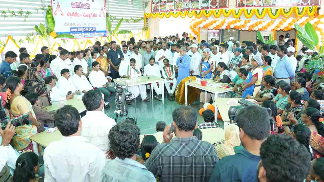 మహిళలు ఆర్థికంగా నిలదొక్కుకోవాలి