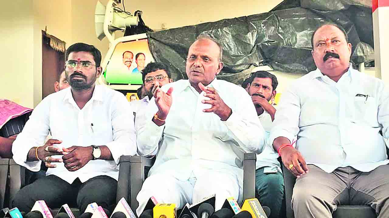 పార్టీ వ్యతిరేకులను ప్రోత్సహిస్తారా?