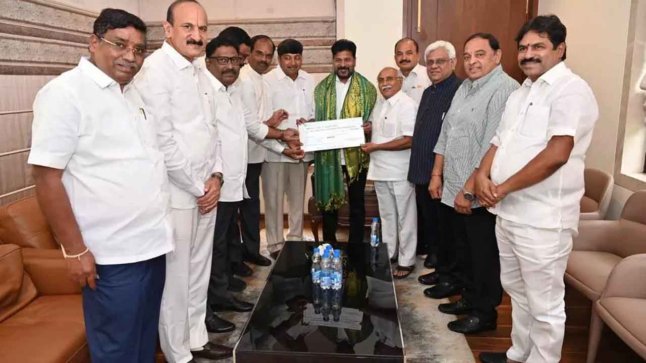 సీఎంఆర్‌ఎఫ్‌కు విరాళాలు