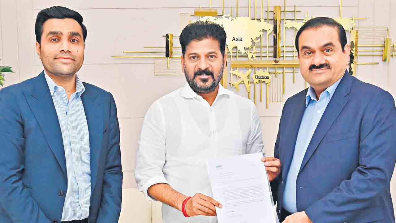 స్కిల్‌ వర్సిటీకి అదానీ గ్రూప్‌ 100 కోట్ల విరాళం