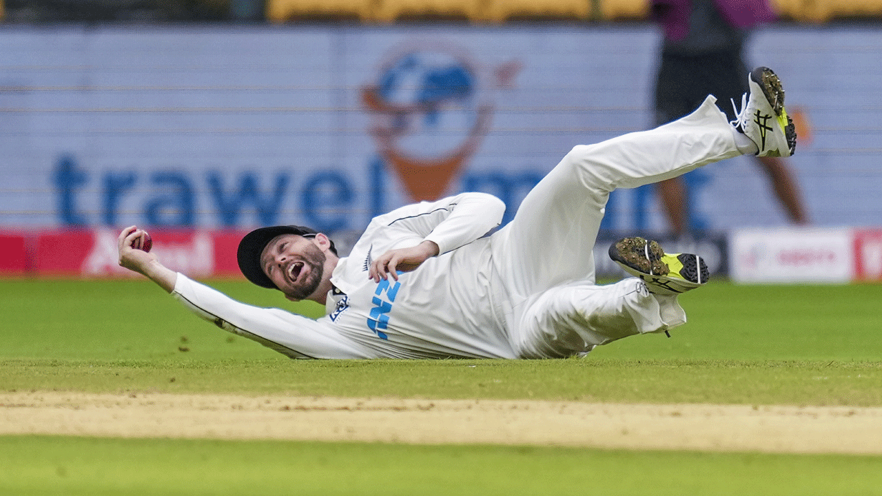 Ind Vs Nz: సూప‌ర్ క్యాచ్ ప‌ట్టిన డేవ‌న్ కాన్వే.. వీడియో