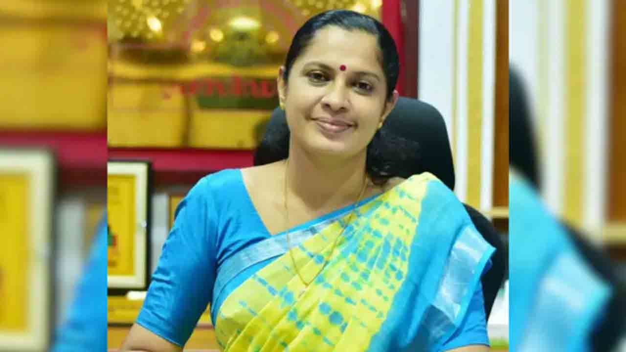 CPM Leader Removed | అదనపు జిల్లా కలెక్టర్‌ను ఆత్మహత్యకు పురిగొల్పినట్లుగా కేసు.. సీపీఎం నాయకురాలిని పదవి నుంచి తొలగింపు