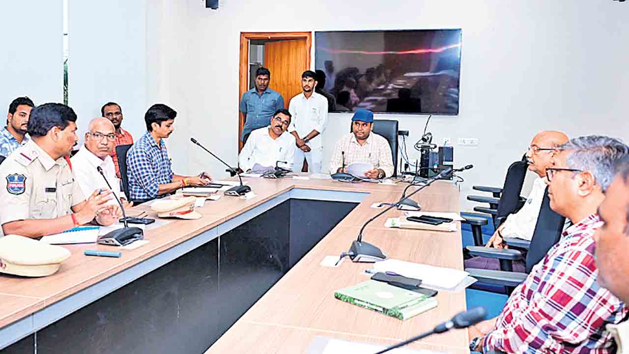 పత్తి కొనుగోళ్లకు పక్కా ఏర్పాట్లు చేయాలి