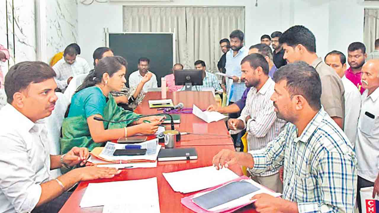 సమస్యలకు సత్వర పరిష్కారం చూపాలి