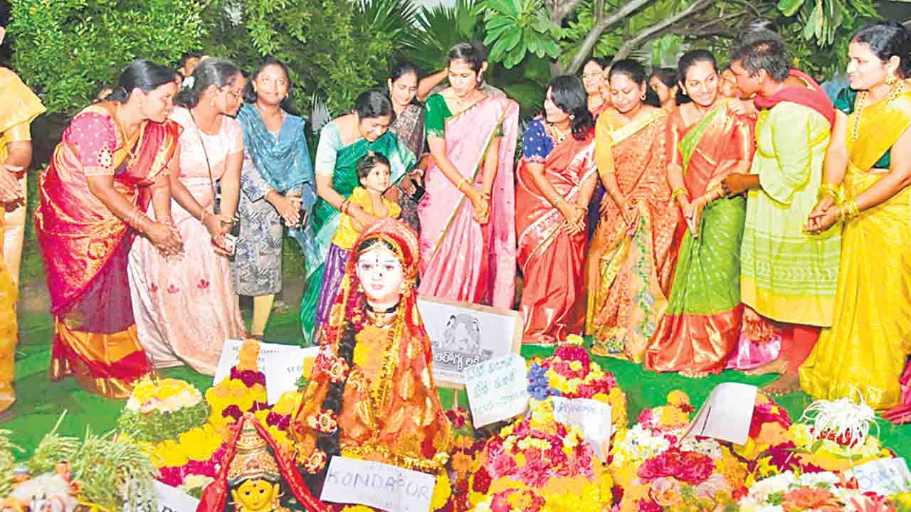 తెలంగాణ ఆత్మ గౌరవం బతుకమ్మ